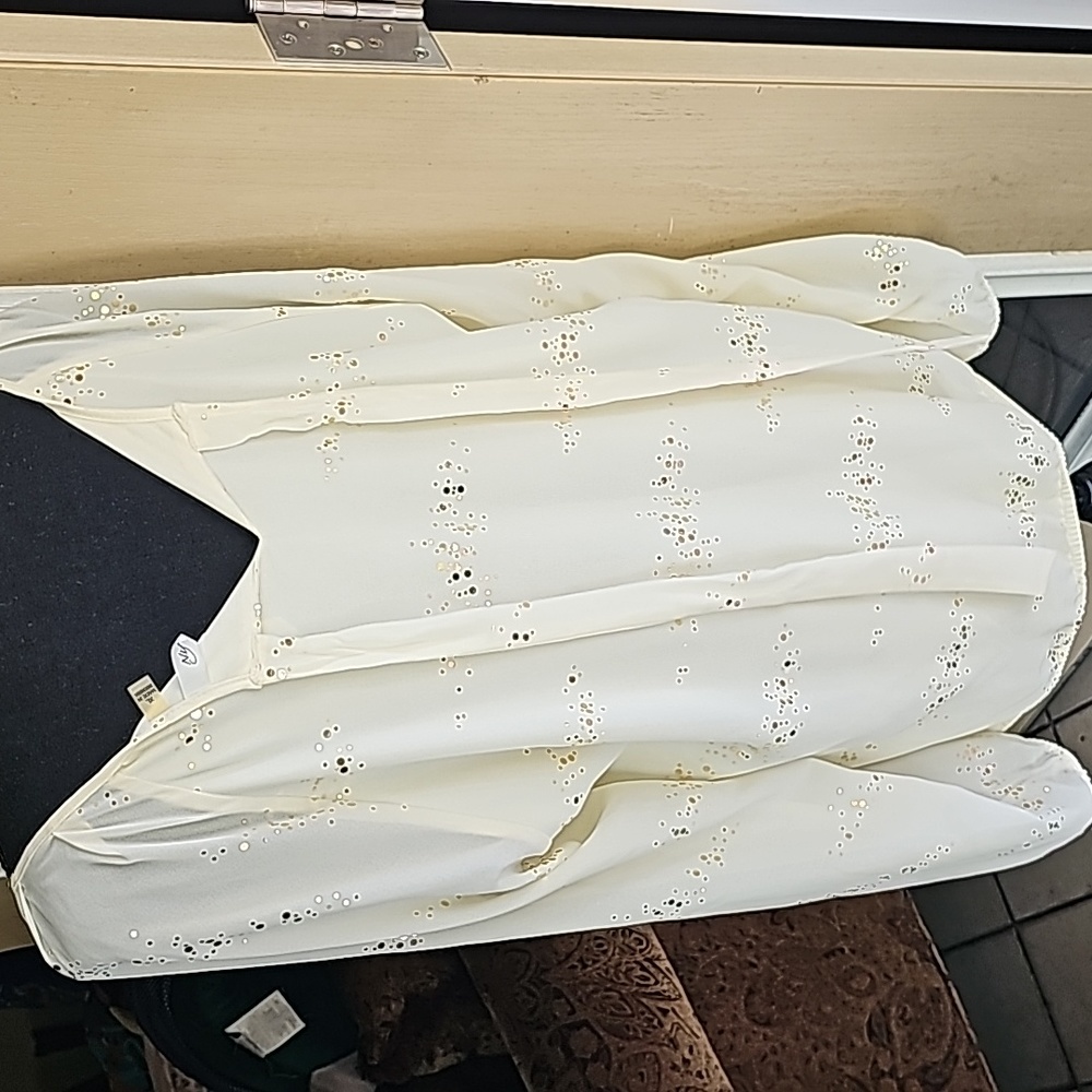 Creme blouse with sparkles - Picture 10 of 15
